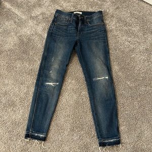 Madewell 9 inch high rise skinny Jean, mildly distressed, raw hem, 26p